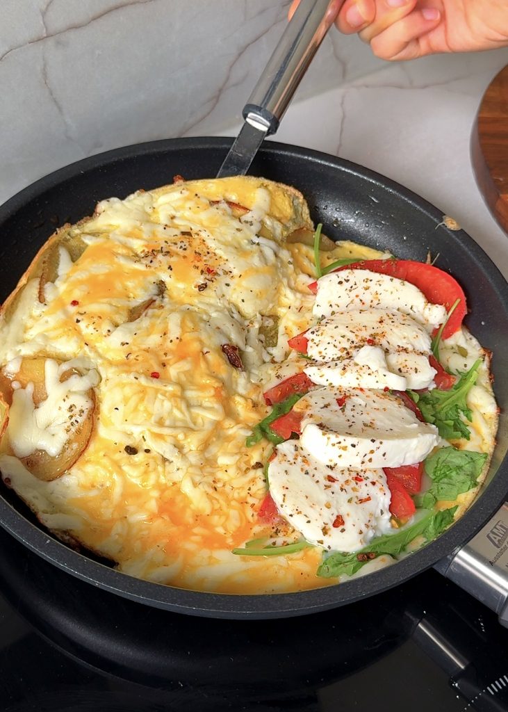 Add the Toppings
Layer with arugula, tomato slices, fresh mozzarella, and your chosen seasonings.