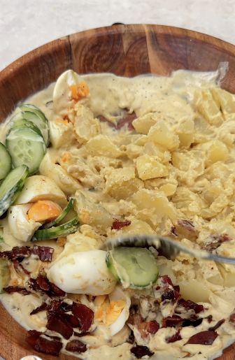 Roughly mash and combine the potato salad