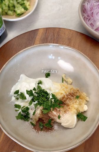 Mix the creamy garlic sauce