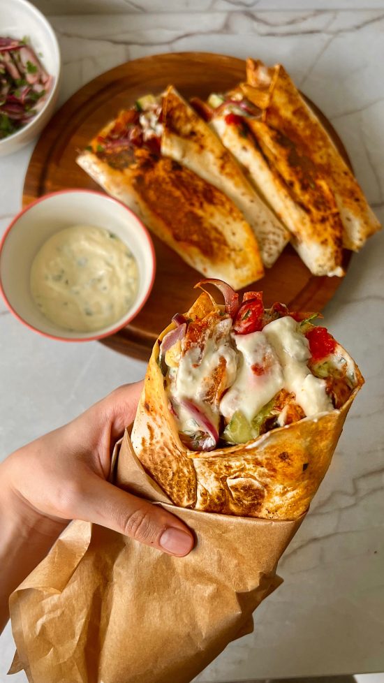 Chicken shawarma with garlic sauce