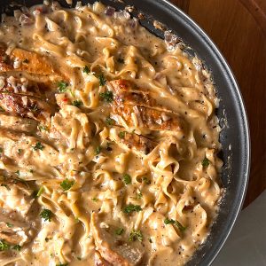 Garlic and Creamy Parmesan Chicken Pasta One Pan Recipe