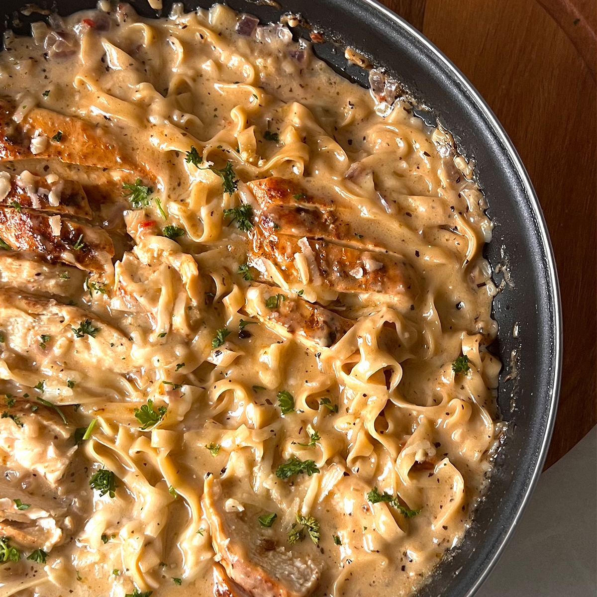 Garlic and Creamy Parmesan Chicken Pasta One Pan Recipe