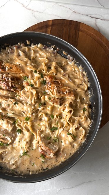 Garlic and Creamy Parmesan Chicken Pasta